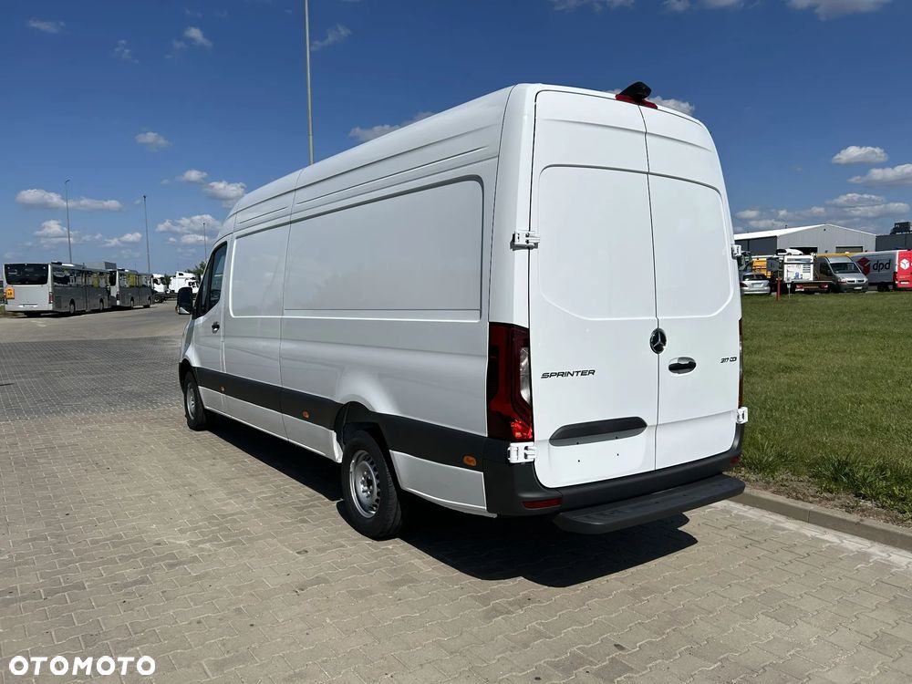 Mercedes-Benz Sprinter - 8