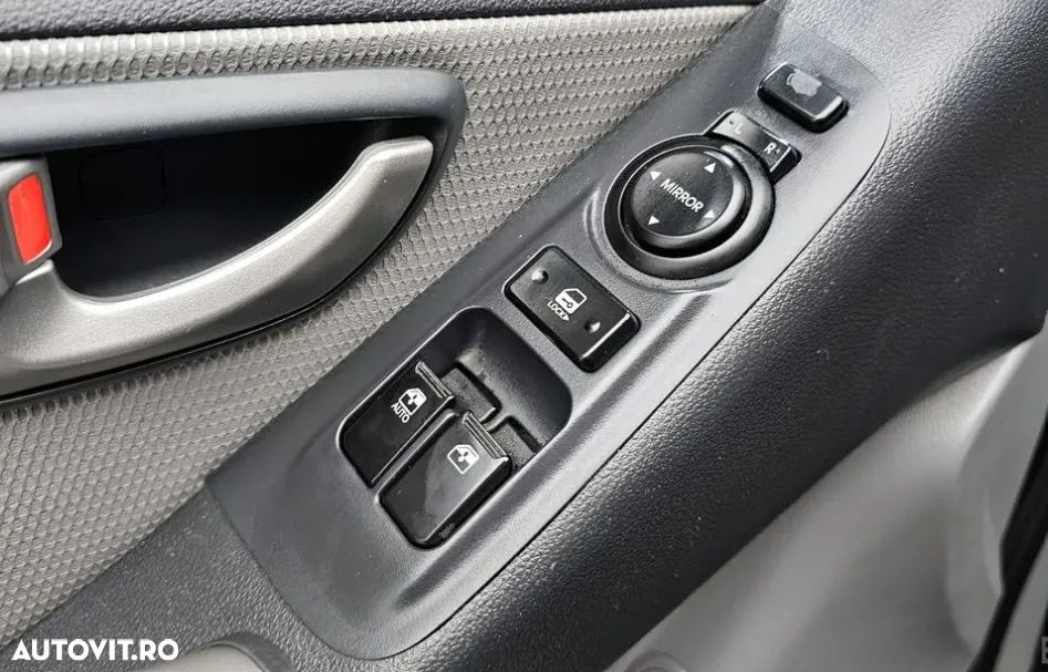 Hyundai H-1 Starex - 10