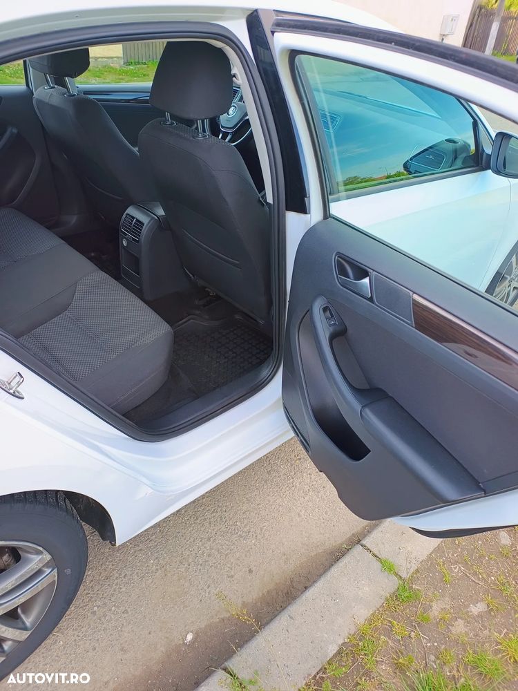 Volkswagen Jetta - 28