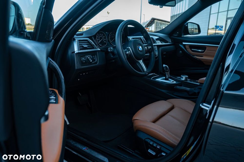 BMW Seria 3 330i xDrive M Sport Shadow - 13