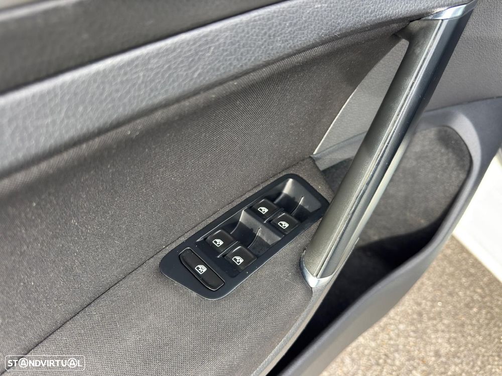 VW Golf 1.6 TDI Confortline - 18