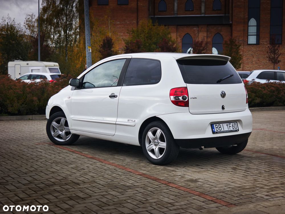 Volkswagen Fox 2011 photo 2