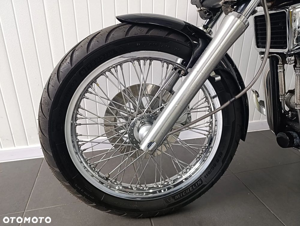 Suzuki Intruder - 10