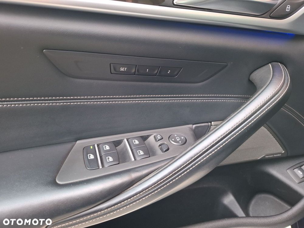 BMW Seria 5 520d xDrive Luxury Line sport - 26
