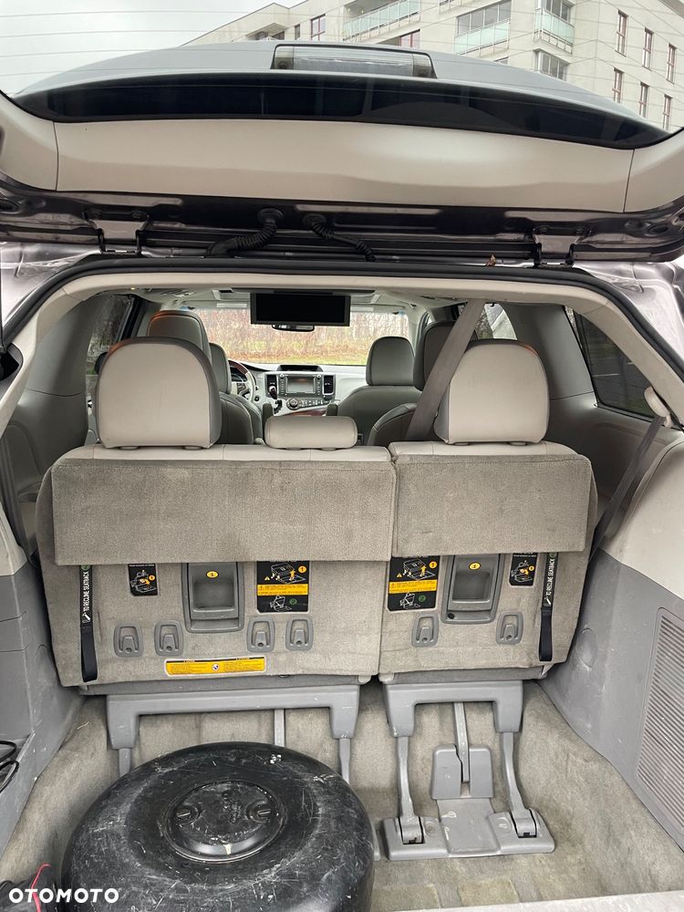 Toyota Sienna 3.5 XLE AWD - 18