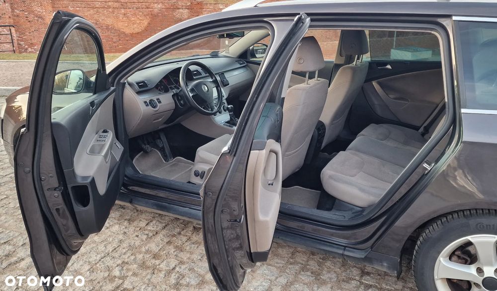 Volkswagen Passat 2.0 TDI DPF Comfortline - 15