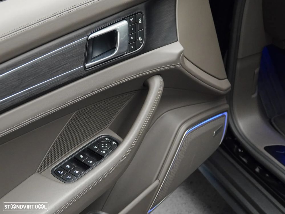 Porsche Panamera 4 E-Hybrid Platinum Edition com PDLS - 23