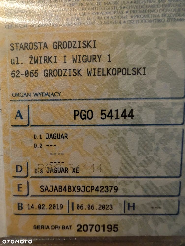 Jaguar XE 2.0 T Prestige - 34