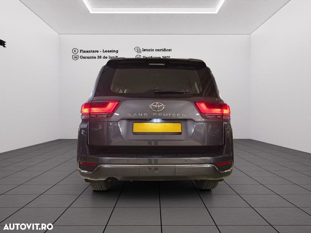 Toyota Land Cruiser 300 - 4