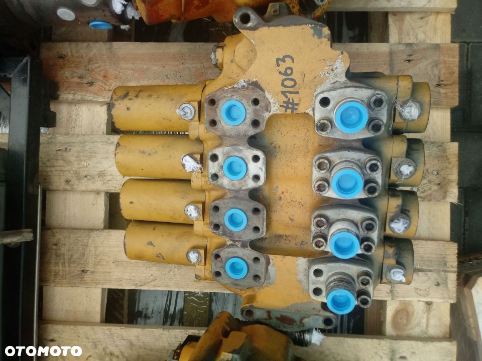 Rozdzielacz hydrauliczny Rexroth (4 Sekcje) - 4
