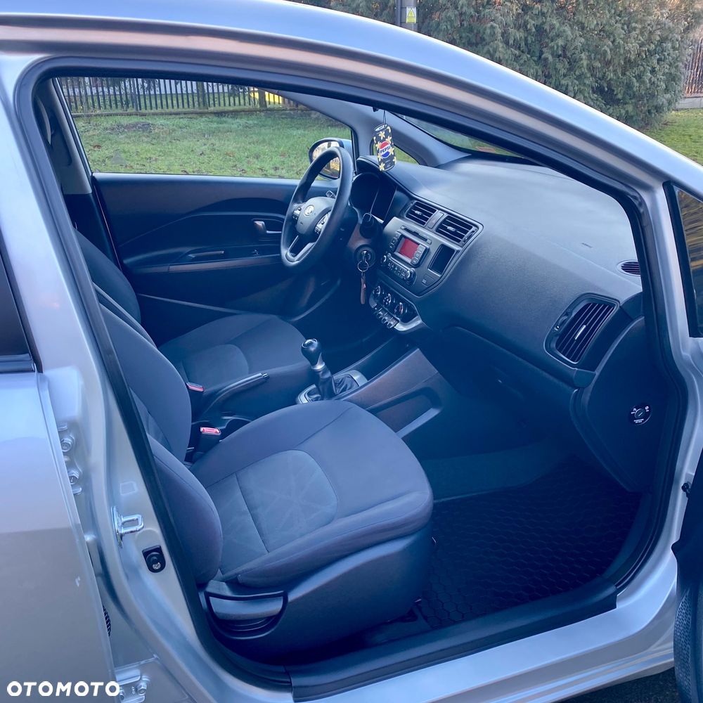 Kia Rio 1.2 Attract - 32