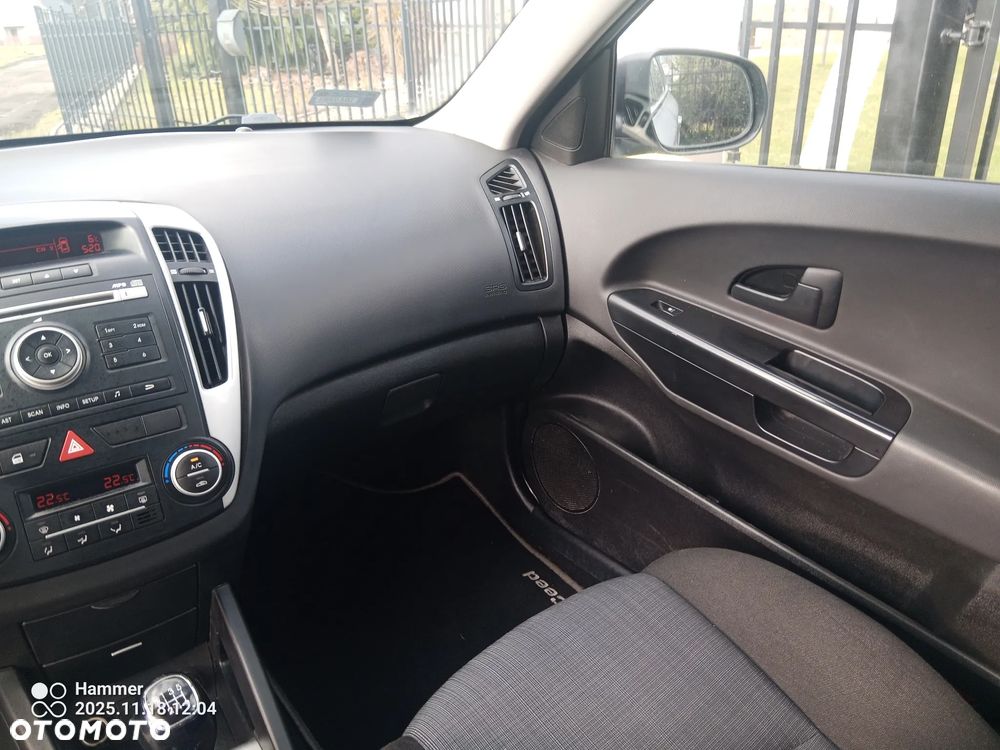 Kia Ceed 1.6 CRDi Vision - 14