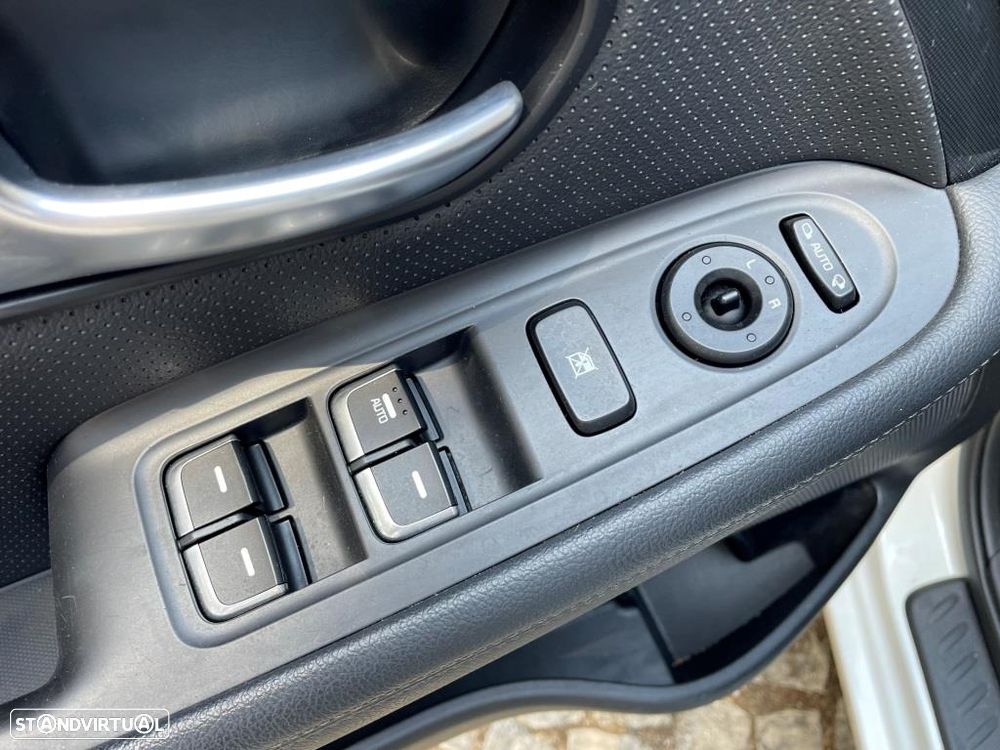 Kia Carens 1.7 CRDi ISG TX - 28