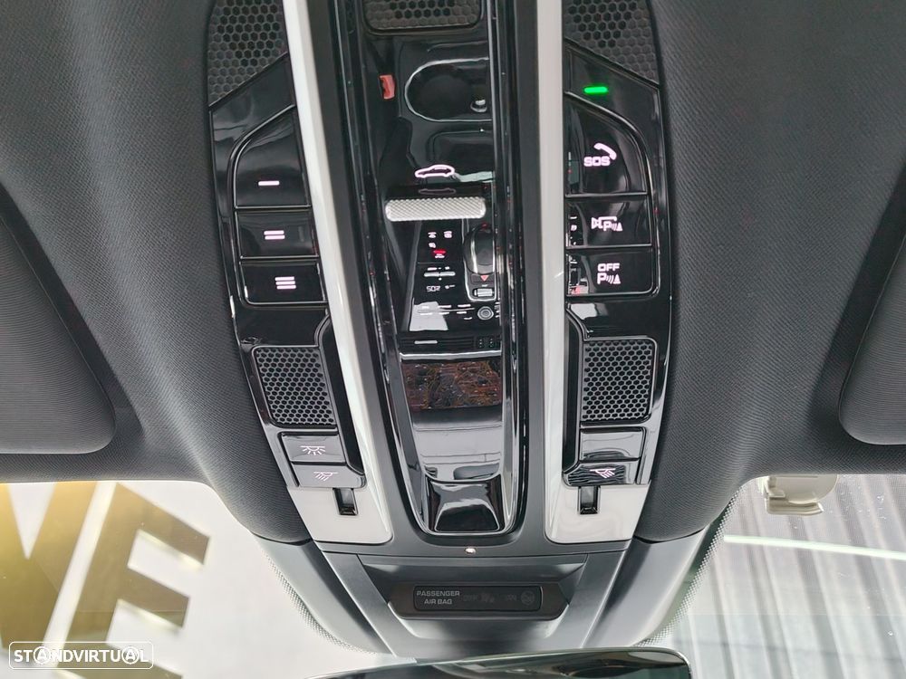 Porsche Cayenne Coupé E-Hybrid - 17