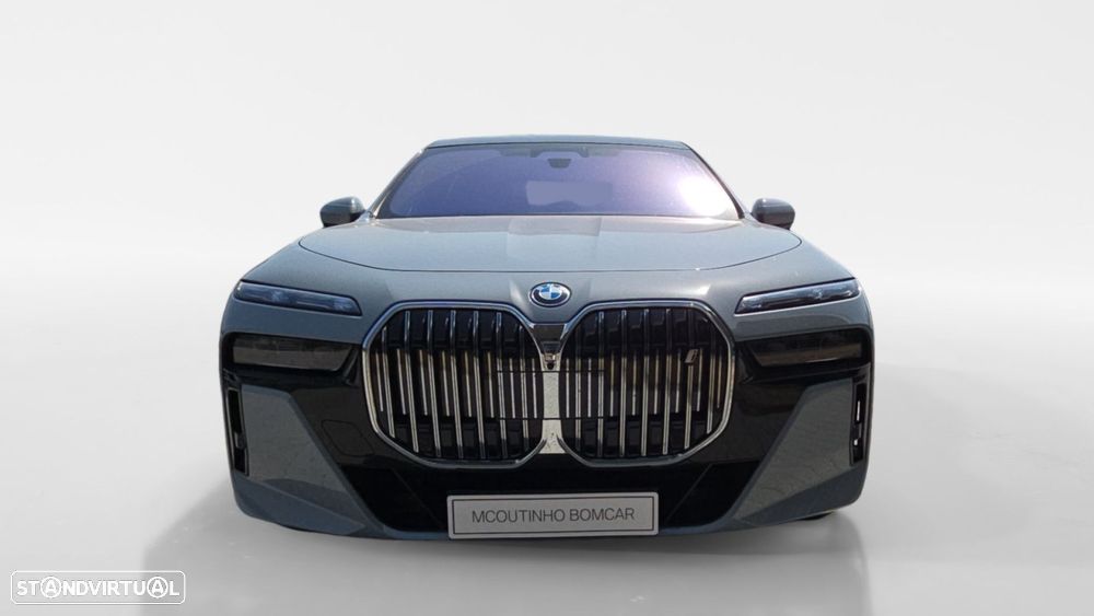 BMW i7 xDrive60 Pack Desportivo M - 5
