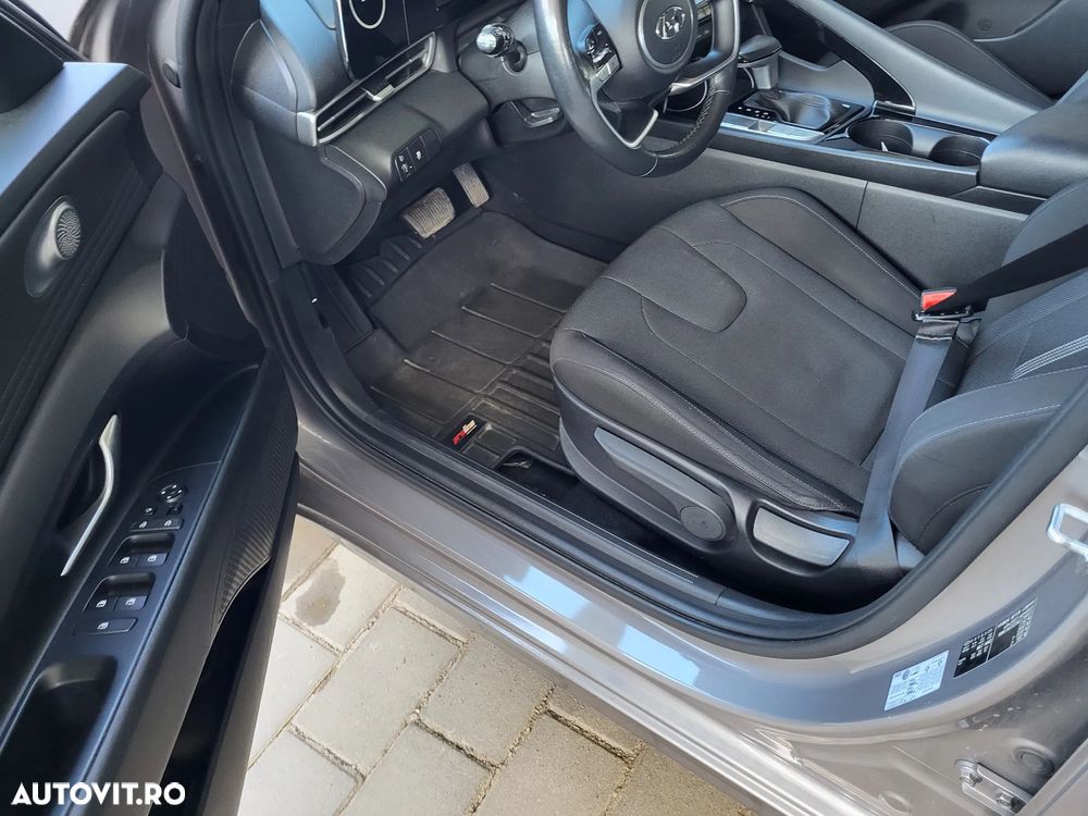 Hyundai Elantra 1.6 l 123 CP CVT Highway - 17