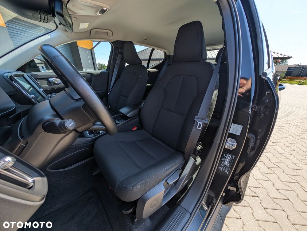 Volvo XC 40 T3 Momentum - 33