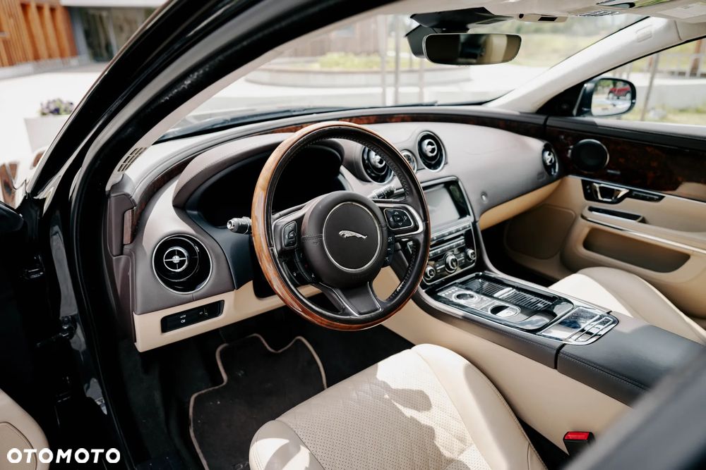 Jaguar XJ 3.0 T LWB AWD Portfolio - 17