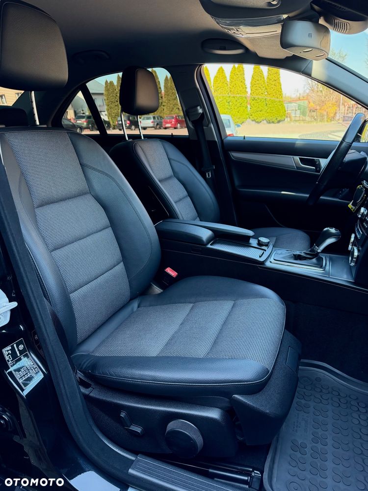 Mercedes-Benz Klasa C 180 CGI Automatik BlueEFFICIENCY Avantgarde - 10