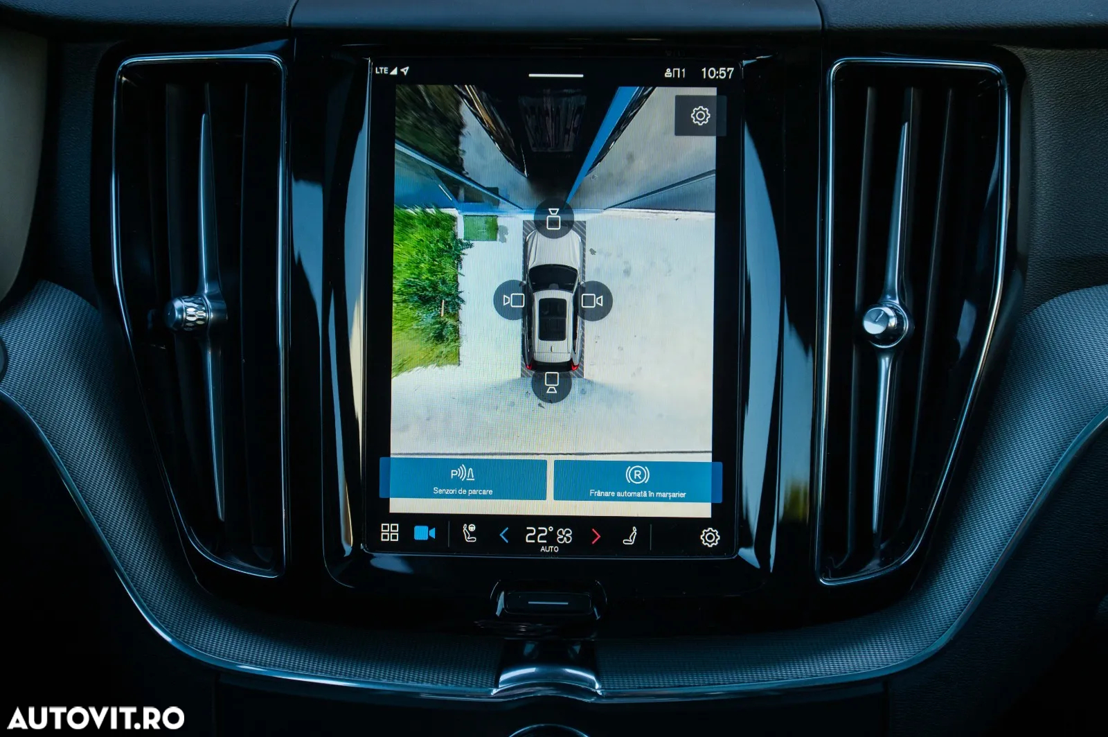 Volvo XC 60 B5 B AWD Plus Black Edition - 29