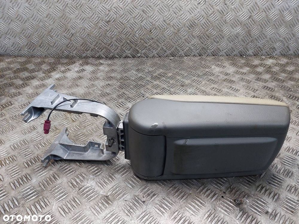 PODŁOKIETNIK AUDI A6 C6 4F0864283 - 4