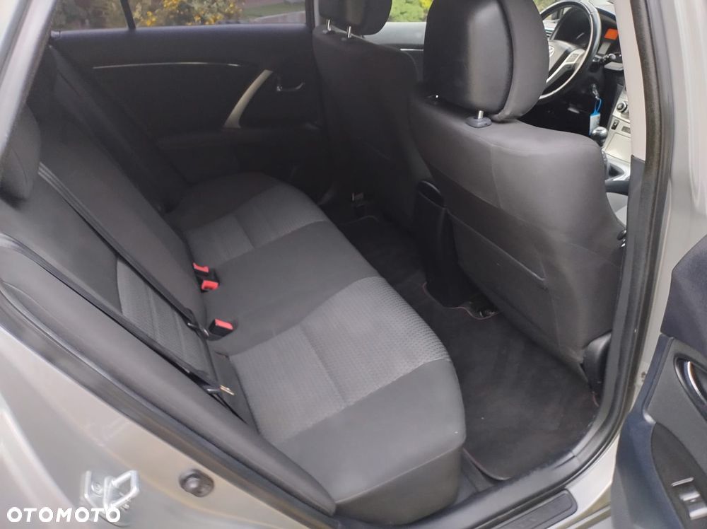Toyota Avensis - 11