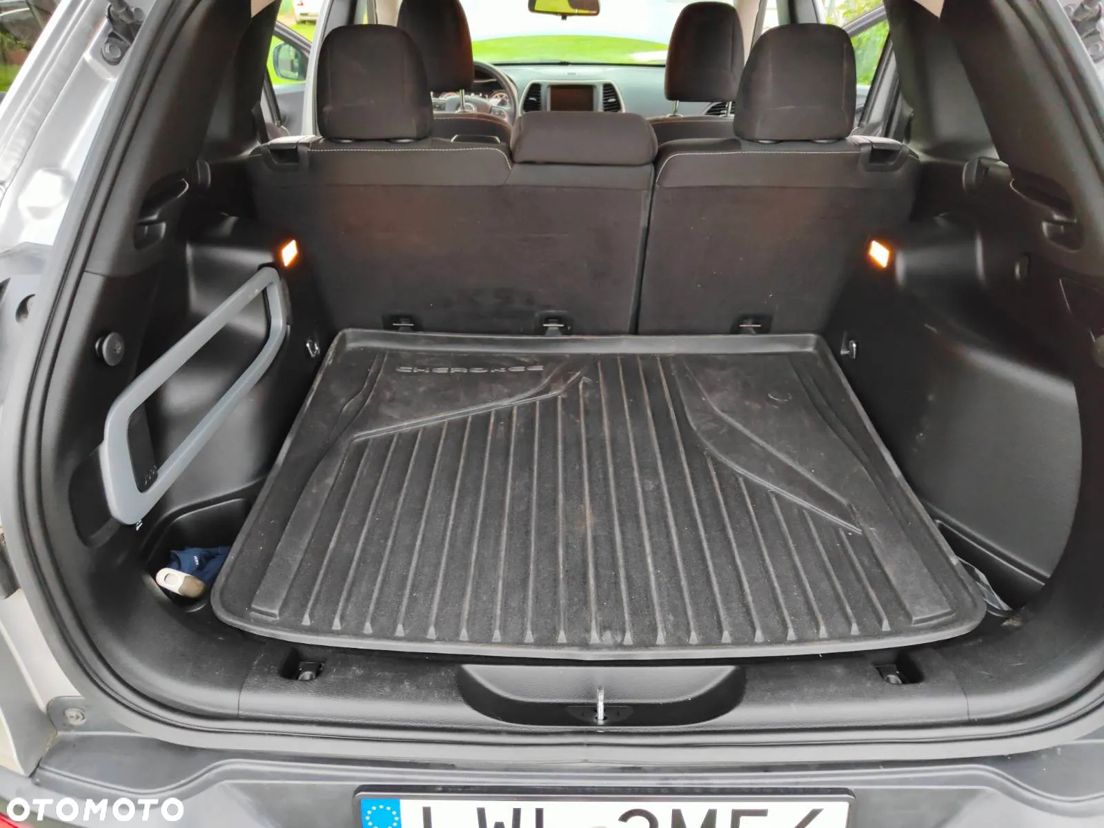 Jeep Cherokee - 25