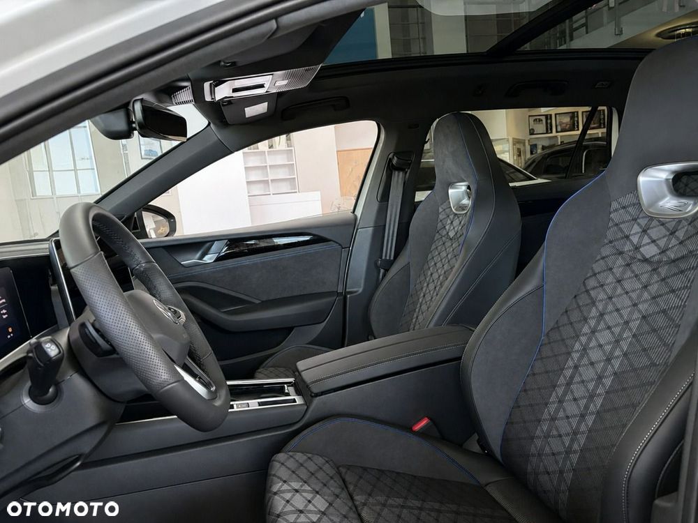 Volkswagen Passat - 11