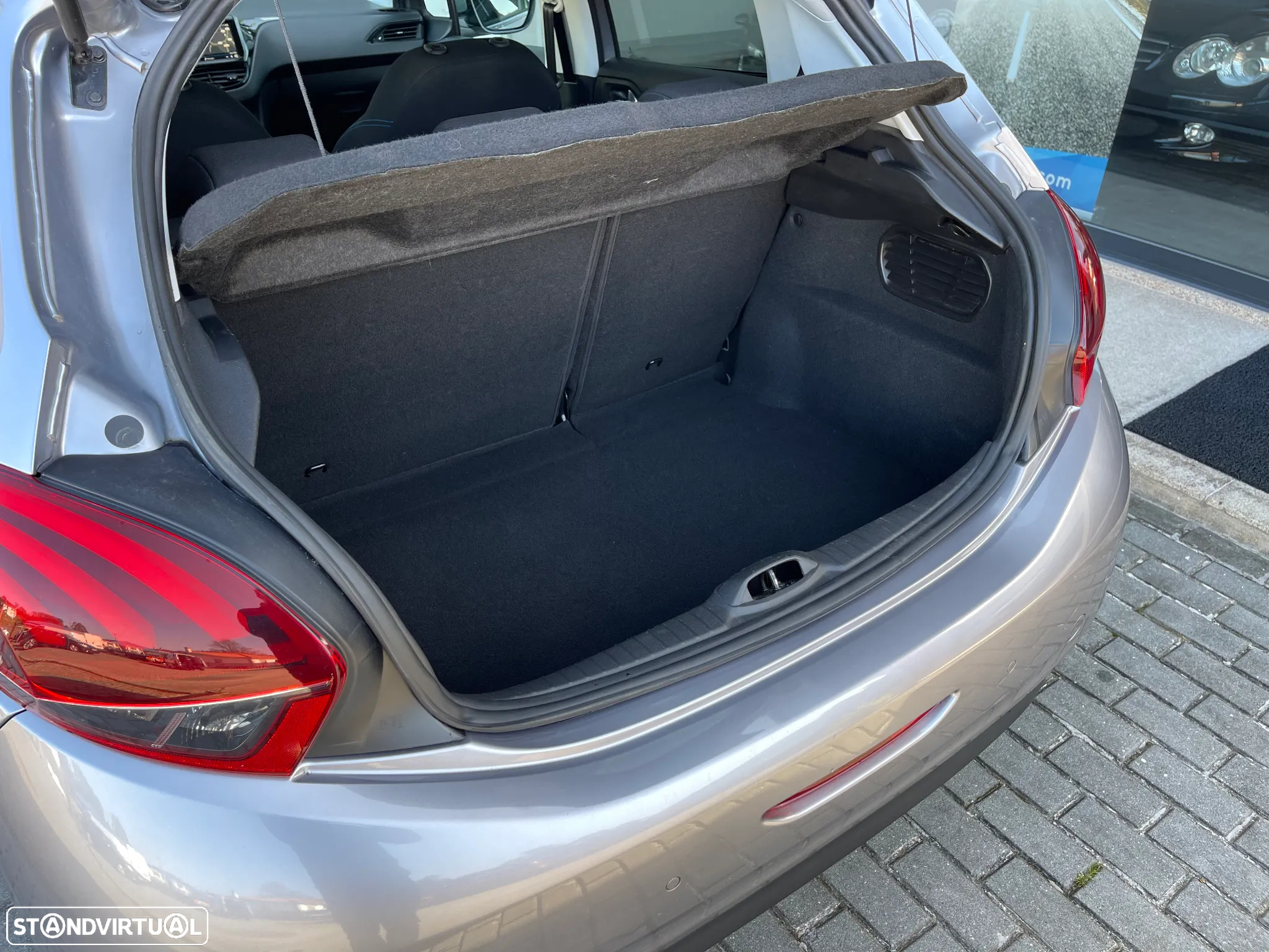 Peugeot 208 1.2 PureTech Signature - 16