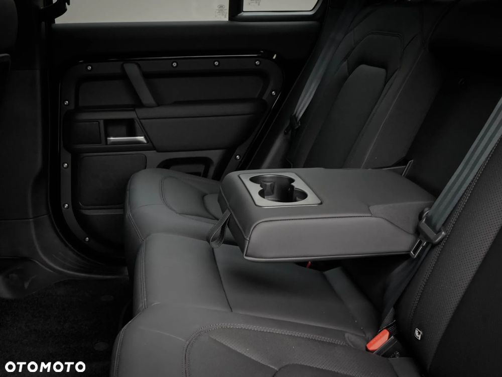 Land Rover Defender 3.0 D250 mHEV X-Dynamic SE - 30