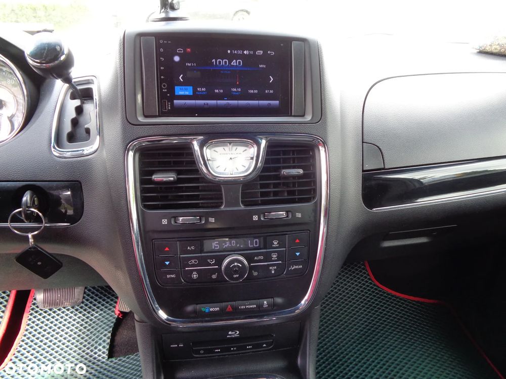Chrysler Town & Country 3.6 Limited - 23