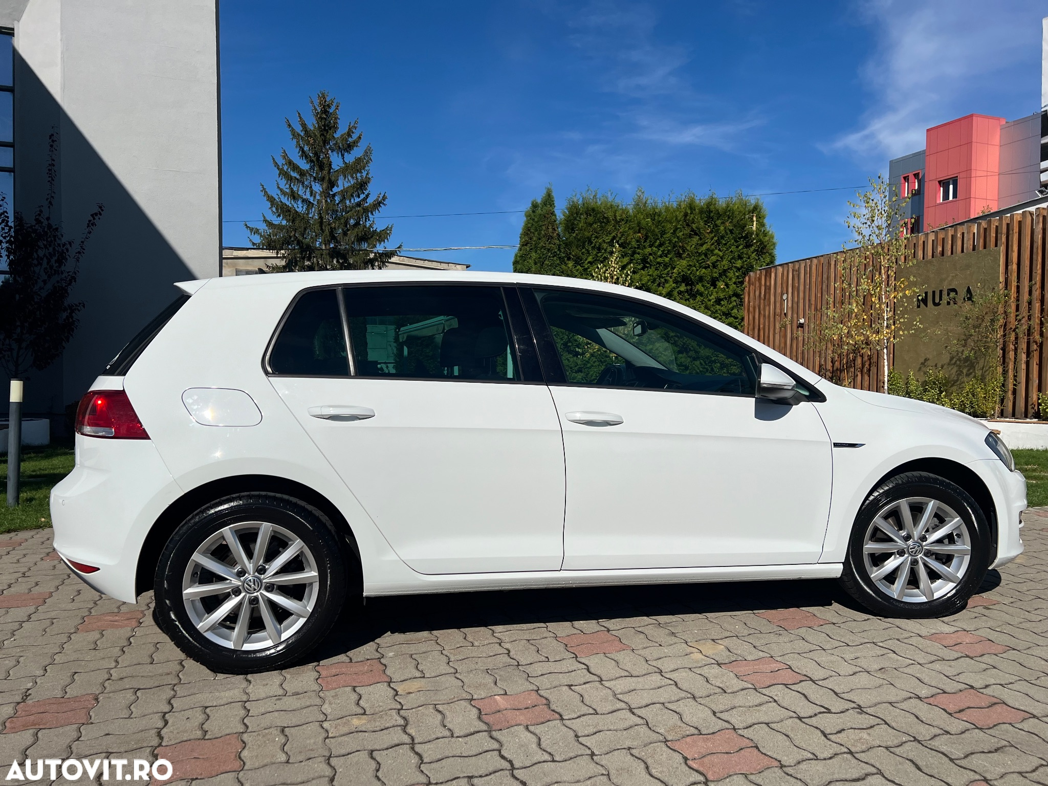 Volkswagen Golf 1.6 TDI BlueMotion Technology Lounge - 9