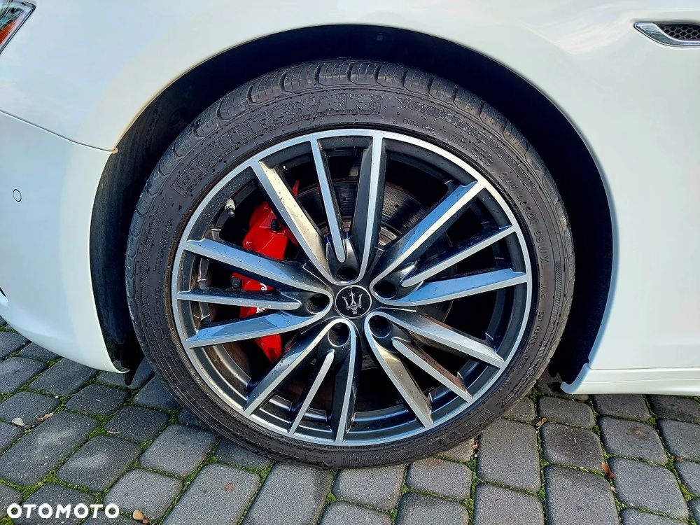 Maserati Ghibli GranSport - 40