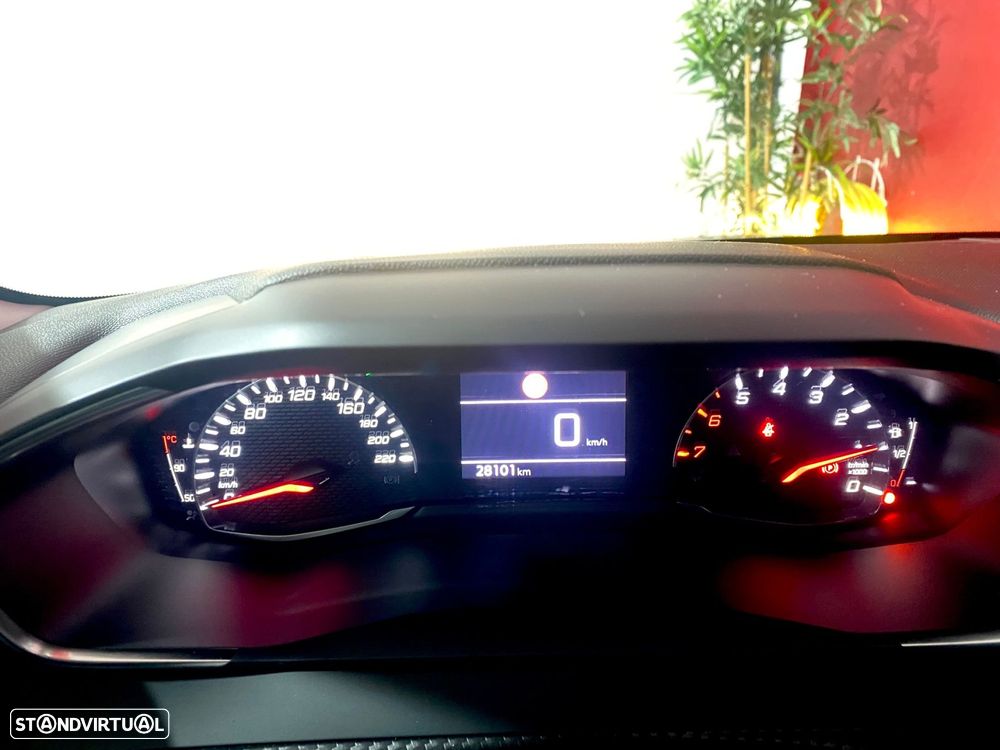 Peugeot 208 1.2 PureTech Active Pack - 17