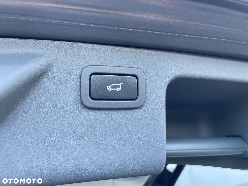 Land Rover Discovery Sport TD4 HSE Luxury - 35