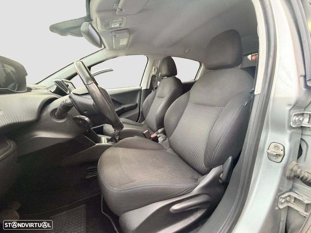 Peugeot 208 1.2 VTi SE Style - 12