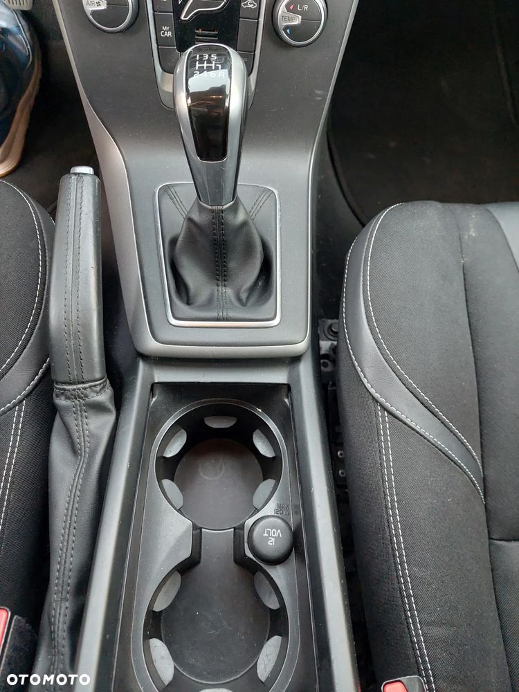 Volvo V40 T2 Momentum - 10