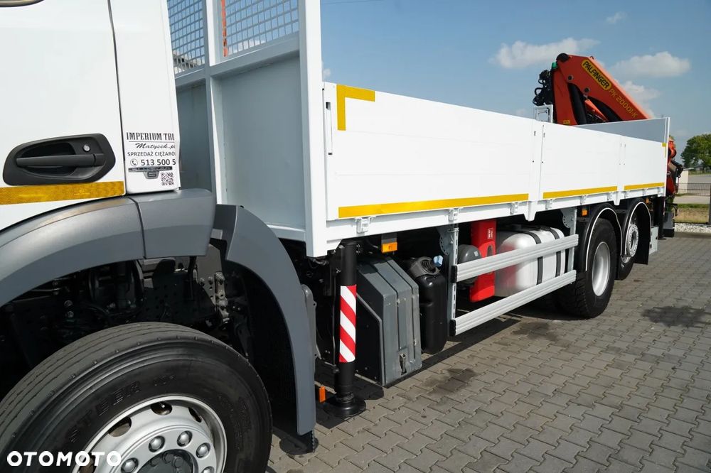 Mercedes-Benz / AROCS 2643 / 6x2 / SKRZYNIOWY - 6,4 M / HDS palfinger pk 20001-k - wysów: 10,2 M / OŚ PODNOSZONA / STEROWANIE RADIOWE / ROTATOR / WIDŁY / OPONY 100 % / 2017 ROK - 15