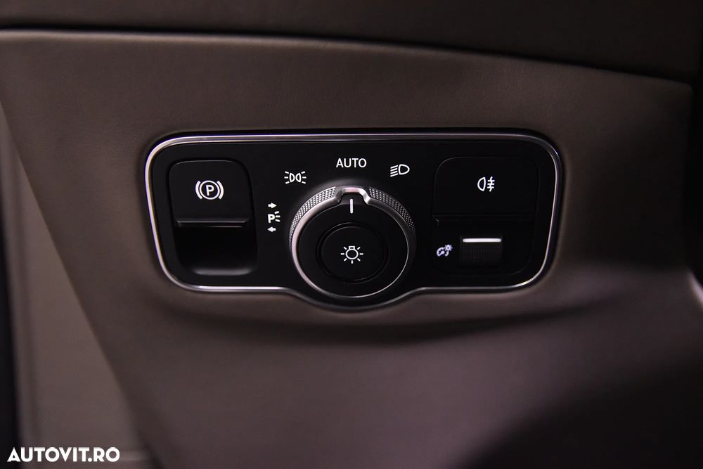 Aston Martin DBX - 15