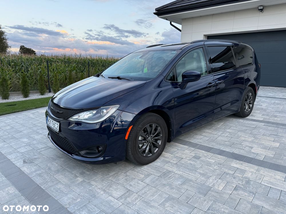 Chrysler Pacifica - 8