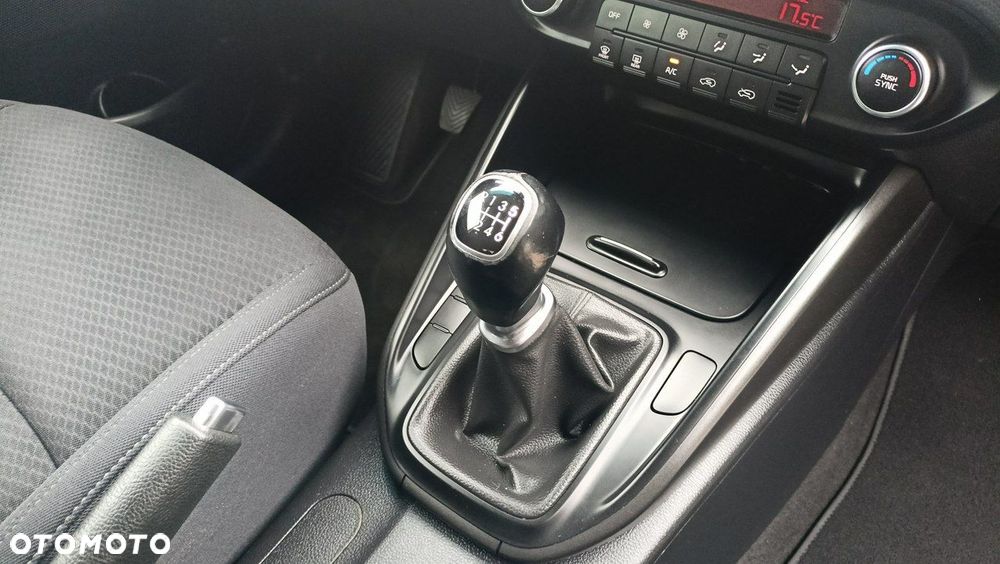 Kia Carens 1.7 CRDi L 7os - 34