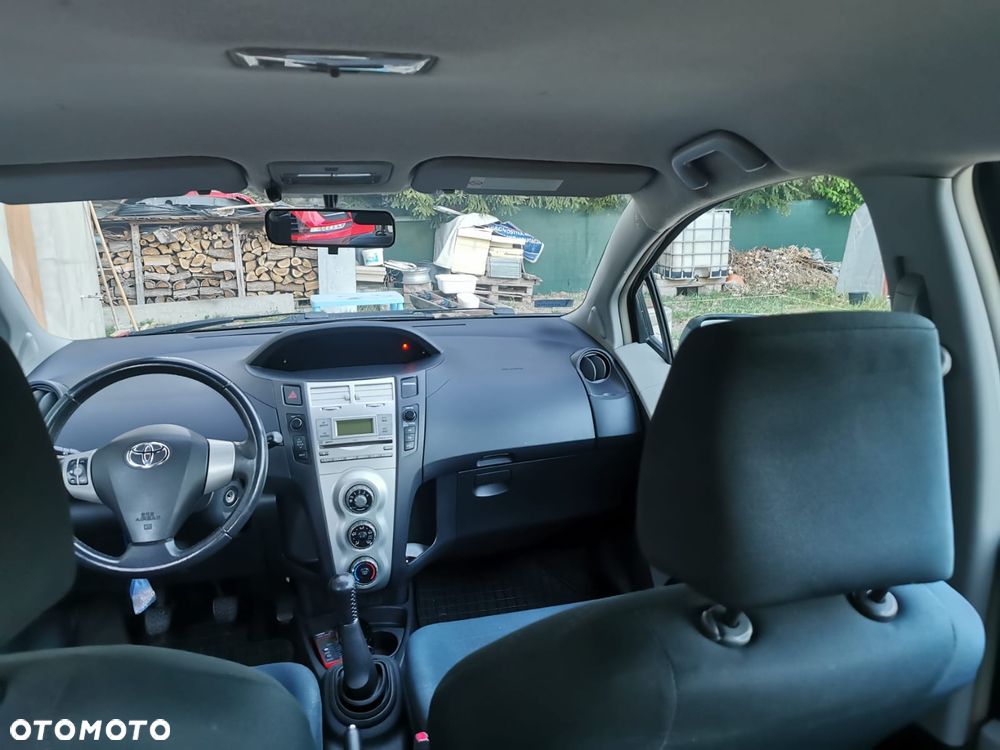 Toyota Yaris - 10