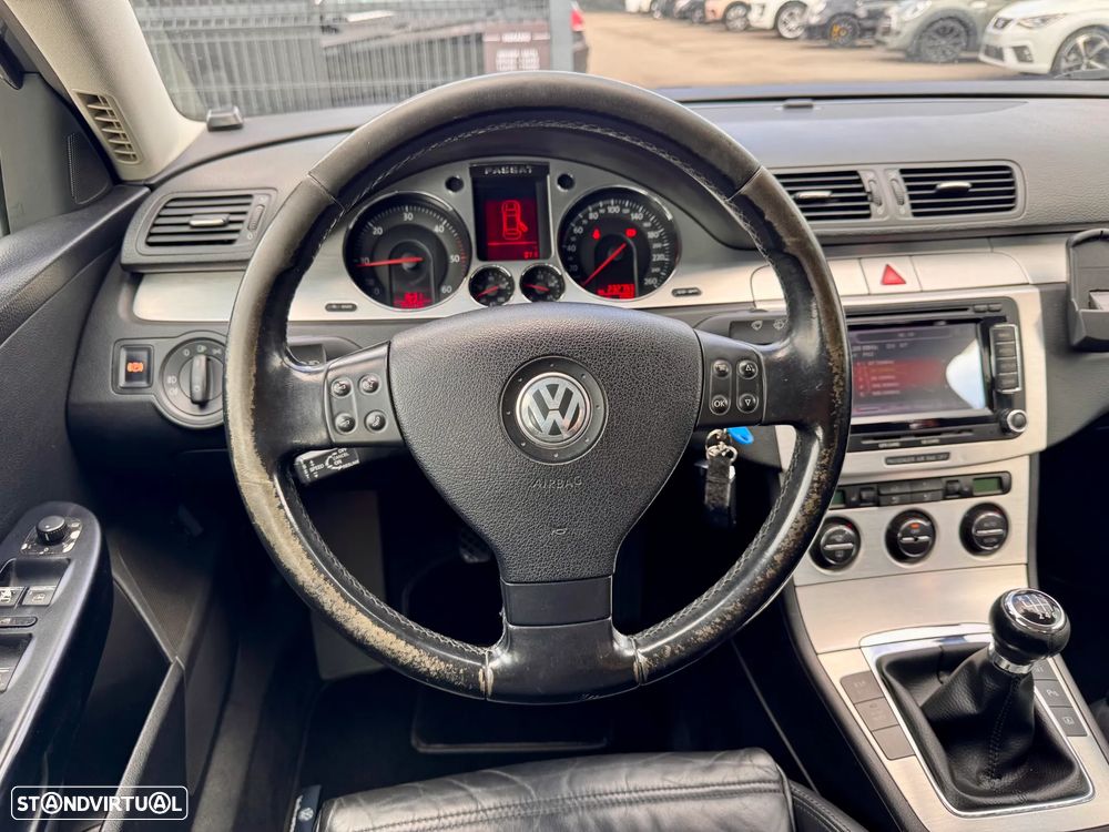 VW Passat 2.0 TDI Highline - 11