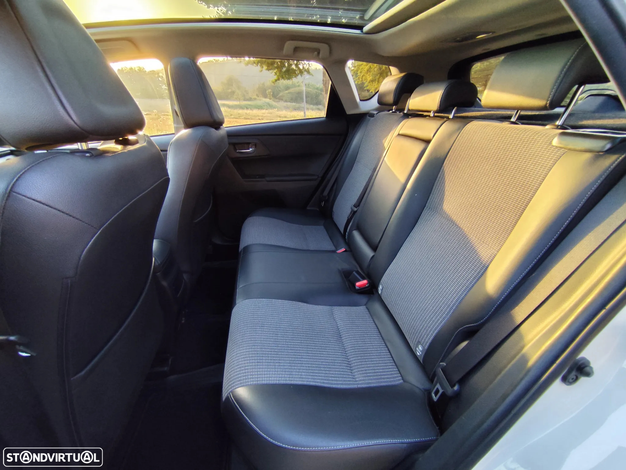 Toyota Auris 1.8 HSD Exclusive +TSS+Navi - 25