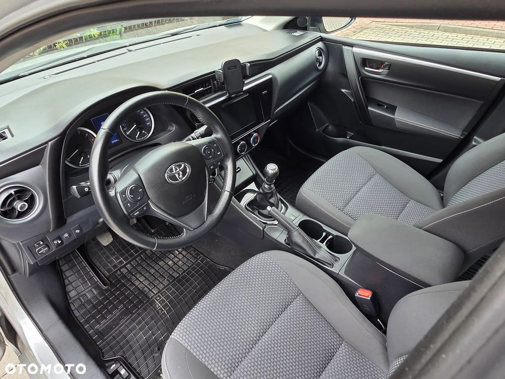 Toyota Corolla 1.6 Classic Plus - 16