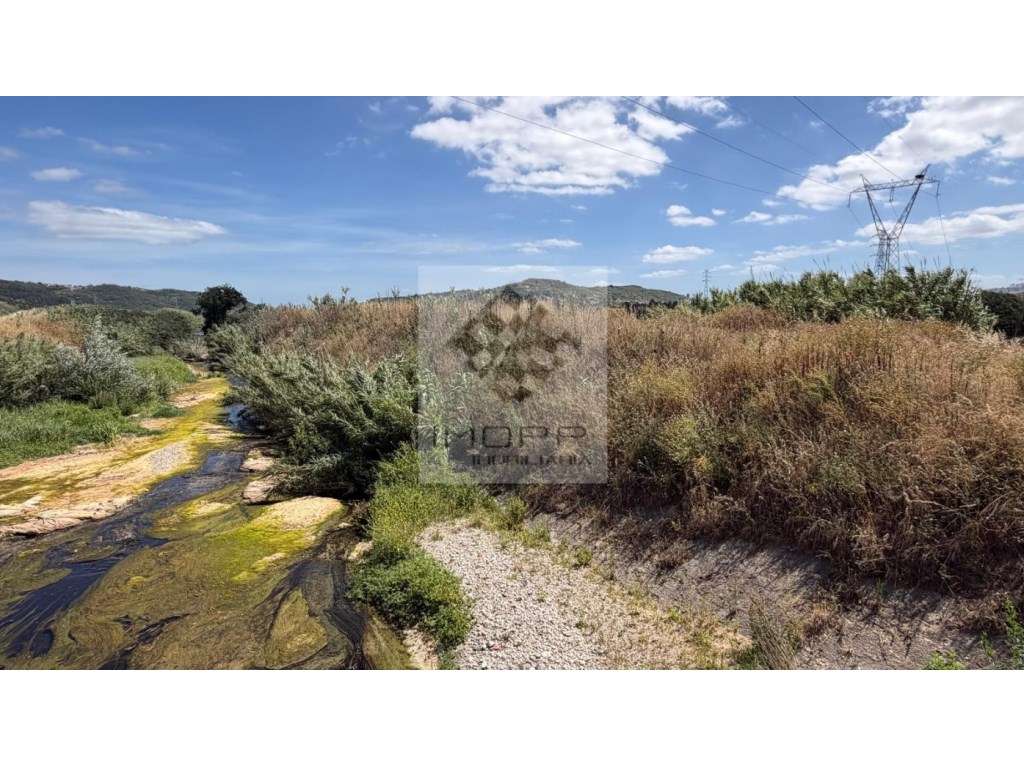 Excelente Oportunidade de Investimento - Terreno com 5,79 ha - Grande imagem: 3/15