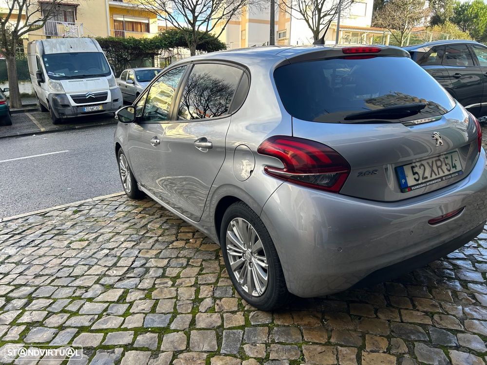 Peugeot 208 1.2 PureTech Signature - 9