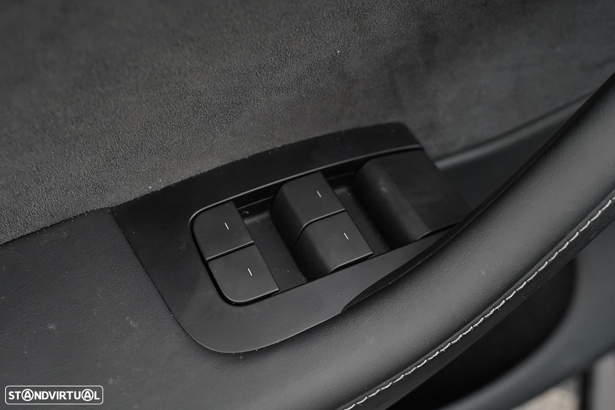 Tesla Model Y Long Range Tração Integral - 17