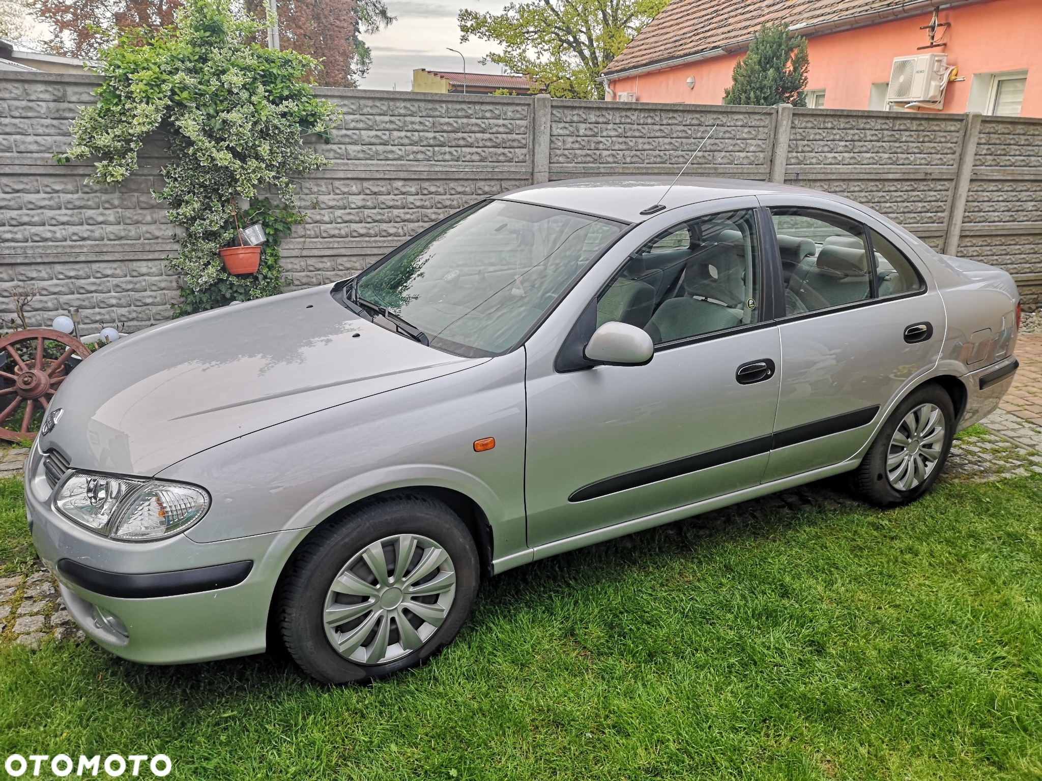 Nissan Almera - 4