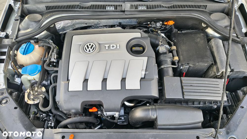 Volkswagen Jetta 1.6 TDI Comfortline - 11